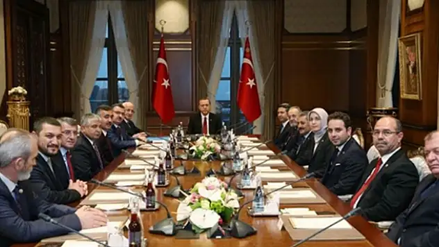 Erdoğan: Adam bazukayla Meclis'e geliyor
