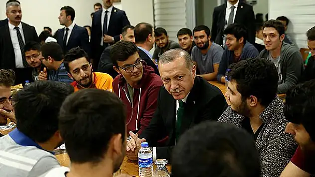 Erdoğan'dan gençlere sahur sürprizi