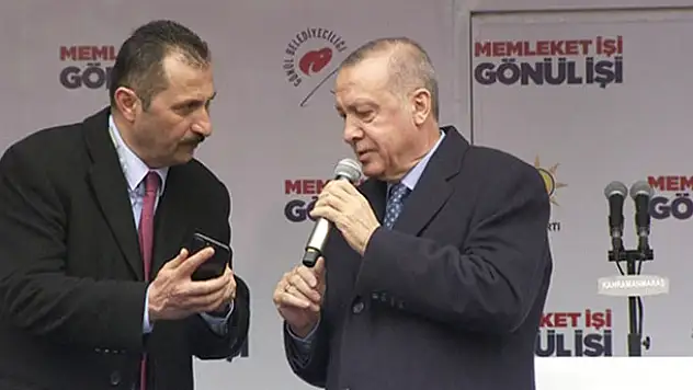 Erdoğan'dan mitinge telefon arası!