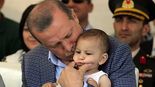Erdoğan, en küçük adaşıyla böyle poz verdi