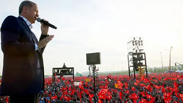 Erdoğan, referandum için meydanlara iniyor