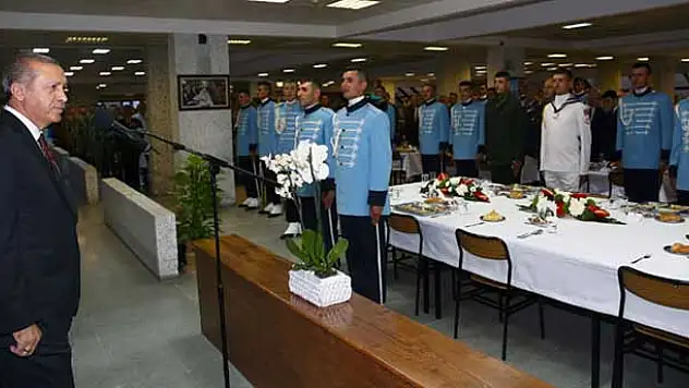 Erdoğan sancak devir teslim törenine katıldı