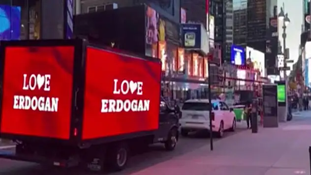 Erdoğan sevgisi Times Meydanı'nda: 'Love Erdogan'