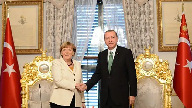 Erdoğan ve Merkel Brüksel'de görüşecek