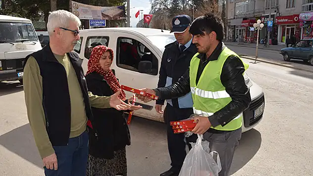 Ereğli Belediyesi 3 bin adet Türk Bayrağı dağıttı
