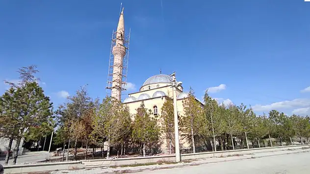 Ereğli Belediyesi depremde zarar gören minareyi onardı
