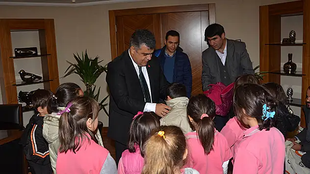 Ereğli Belediyesi'nden Öğrencilere Kışlık Kıyafet