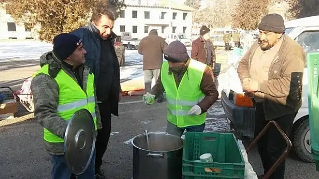 Ereğli Belediyesi'nden Pazarcı Esnafına Sıcak Çorba