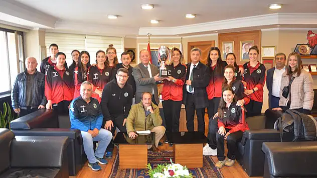 Ereğli Belediyespor bayan voleybol takımı 1. lige yükseldi
