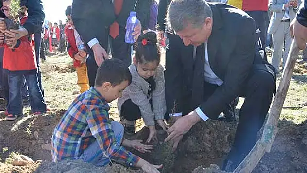 Ereğli'de bin fidan toprakla buluşturuldu
