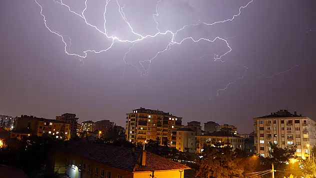 Ereğli'de geceyi şimşekler aydınlattı
