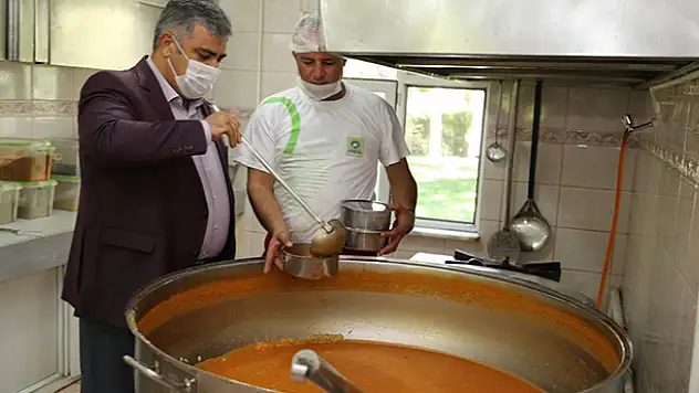 Ereğli'de günde bin 500 vatandaşa sıcak yemek