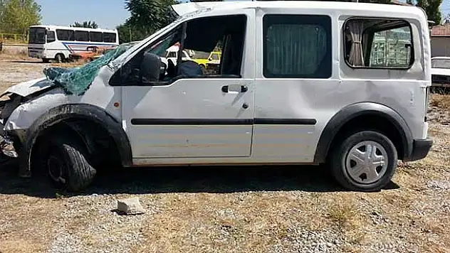 Ereğli'de Hafif Ticari Araç Takla Attı: 3 yaralı