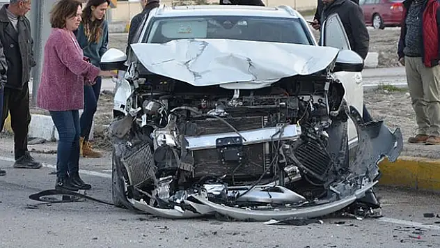 Ereğli'de iki otomobil çarpıştı: 5 yaralı