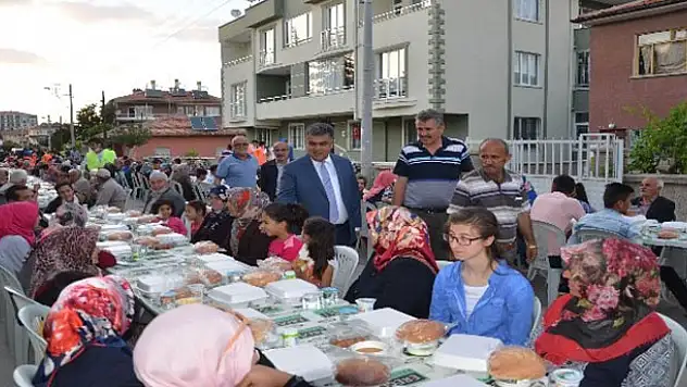 Ereğli'de Mahallelerde İftar Sofraları Sürüyor