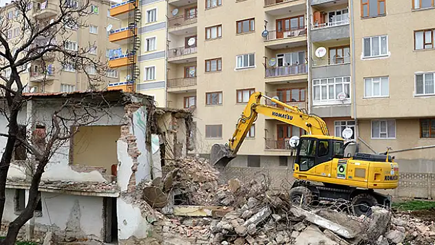 Ereğli'de metruk binalar yıkılıyor