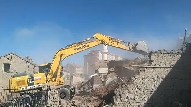 Ereğli'de metruk binalar yıkılıyor