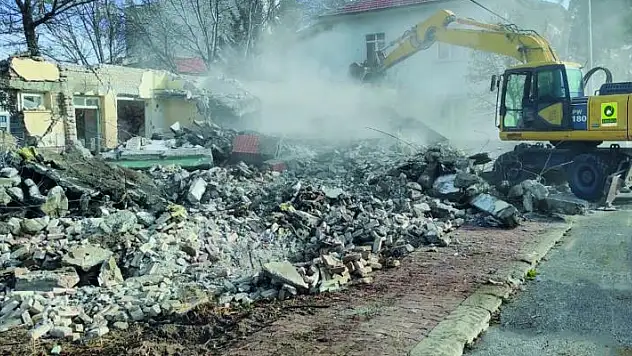 Ereğli'de metruk binalar yıkılıyor
