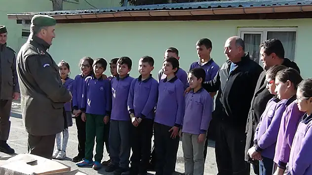 Ereğli'de öğrencilerden askerelere moral desteği