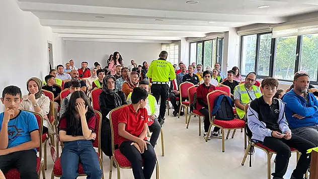 Ereğli'de okul geçit görevlileri sertifikalarını aldı

