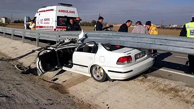Ereğli'de Otomobil Bariyerlere Çarptı : 2 Yaralı