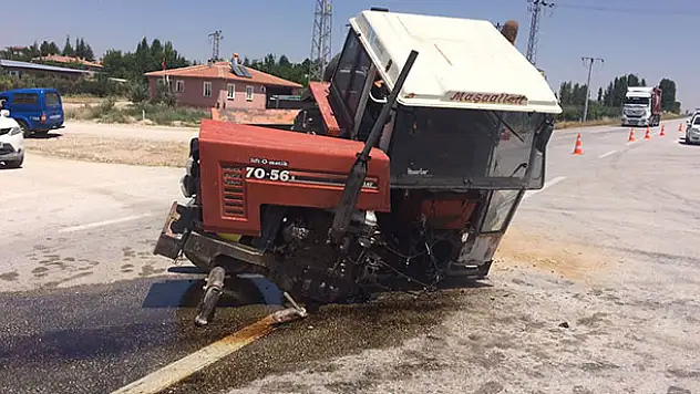 Ereğli'de otomobil traktörle çarpıştı: 2 yaralı