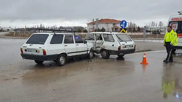 Ereğli'de otomobiller çarpıştı: 3 yaralı
