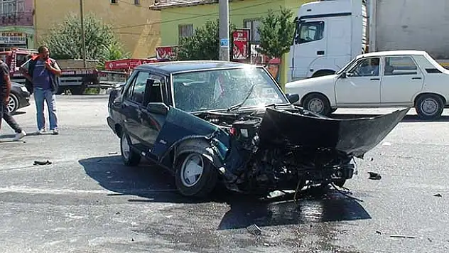 Ereğli'de tır ile otomobil çarpıştı: 1 yaralı