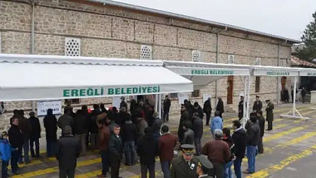 Ereğli'de Ulu Cami Avlusuna Tente Monte Edildi