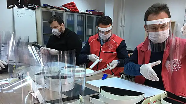 Ereğli Gençlik Merkezinde 'Korumalı maske' üretimi