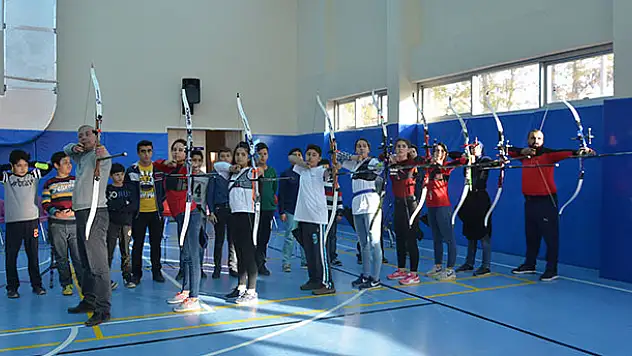Ereğli ilçesinde okçuluk öğrenen sporcular destek bekliyor 
