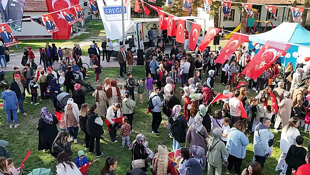 Ereğli'de Cumhuriyet coşkusu mekanlara sığmadı