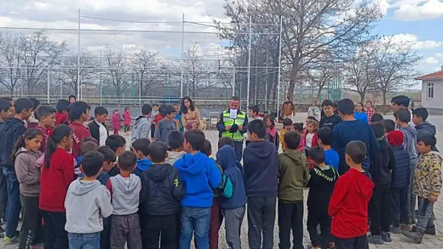 Ereğli'de jandarma ekiplerinden öğrencilere trafik eğitimi

