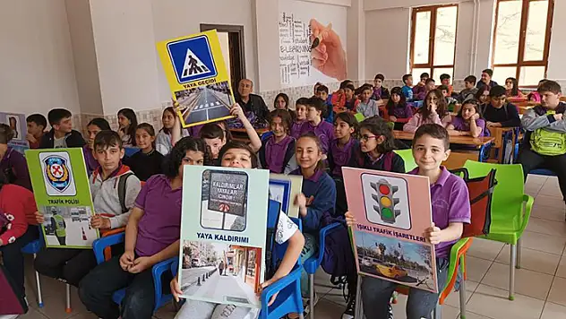 Ereğli'de trafik polisleri öğrencileri bilgilendirdi
