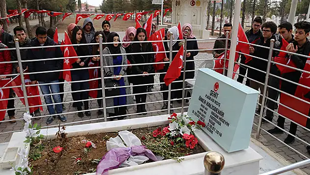 Ereğlili gençlerden Ömer Halisdemir'in kabrine ziyaret