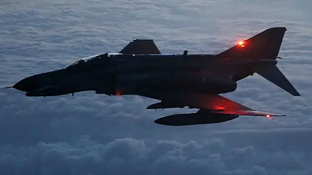 Erhaç Üssü'ne iniş sırasında arızalanan F4'te hasar oluştu