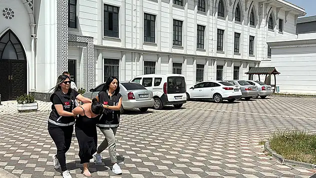 Erkek arkadaşıyla yakınlaşan 3 kadını döven kadın tutuklandı
