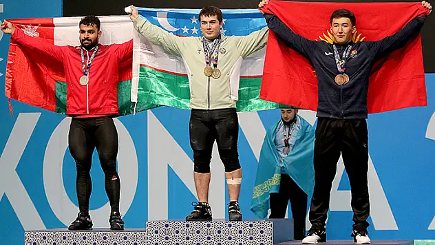 Erkekler halter 89 kiloda Zafarjonov üç rekorla şampiyon oldu

