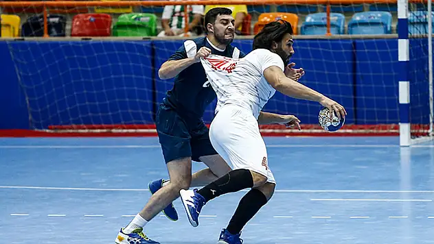 Erkekler Hentbolda İran, Azerbaycan'ı 42-20 yendi

