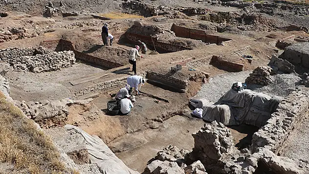 Erken Tunç Çağı'na tarihlenen sarayda 20'ye yakın oda ortaya çıkarıldı
