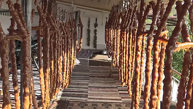 Ermenek'te bandırmalar ipe dizildi