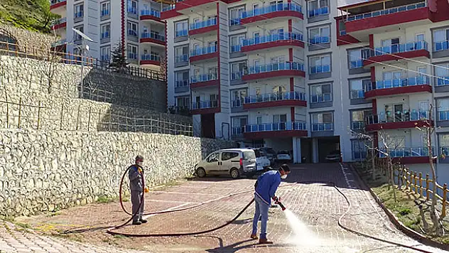 Ermenek'te bir apartman karantinaya alındı