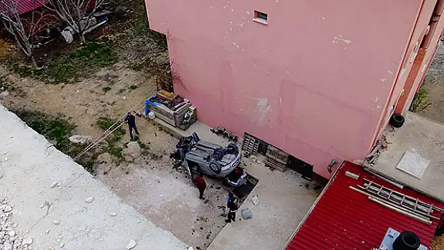 Ermenek'te hemşire otomobiliyle 30 metreden bahçeye uçtu