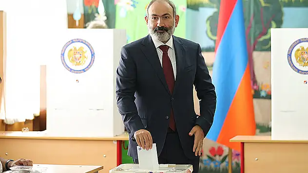 Ermenistan'daki erken parlamento seçimini Paşinyan'ın partisi kazandı
