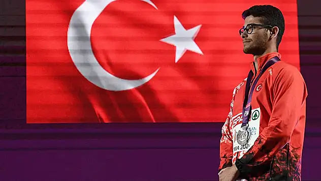 Ersu Şaşma, Avrupa Atletizm Şampiyonası'nda bronz madalya kazandı

