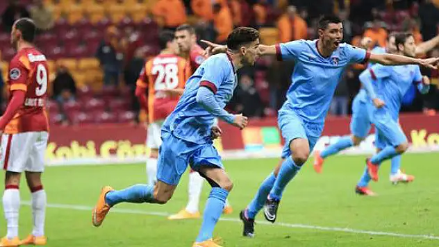 Ersun Yanal döndü, Galatasaray çöktü