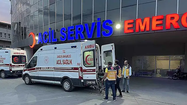 Erzincan'da 81 öğrenci gıda zehirlenmesi şüphesiyle hastaneye kaldırıldı

