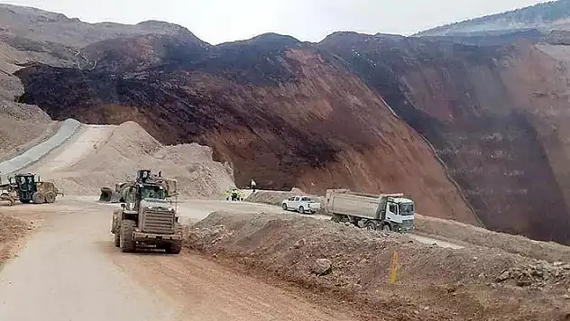 Erzincan'da altın madeninde toprak kayması! Göçük altında kalanlar var
