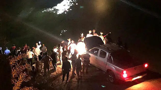 Erzincan'da bir araç nehre düştü: 4 ölü, 3 yaralı, 1 kayıp