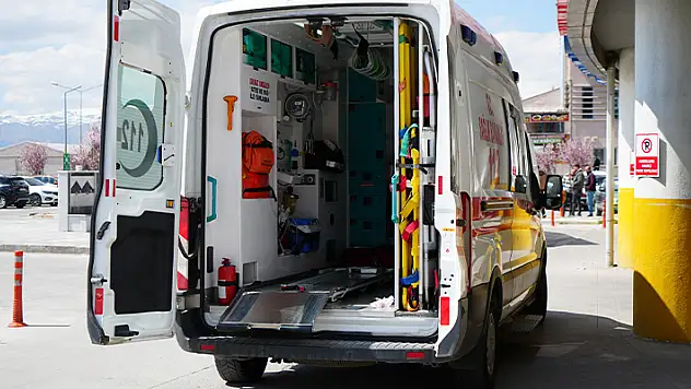 Erzincan'da inşaattan düşen işçi öldü
